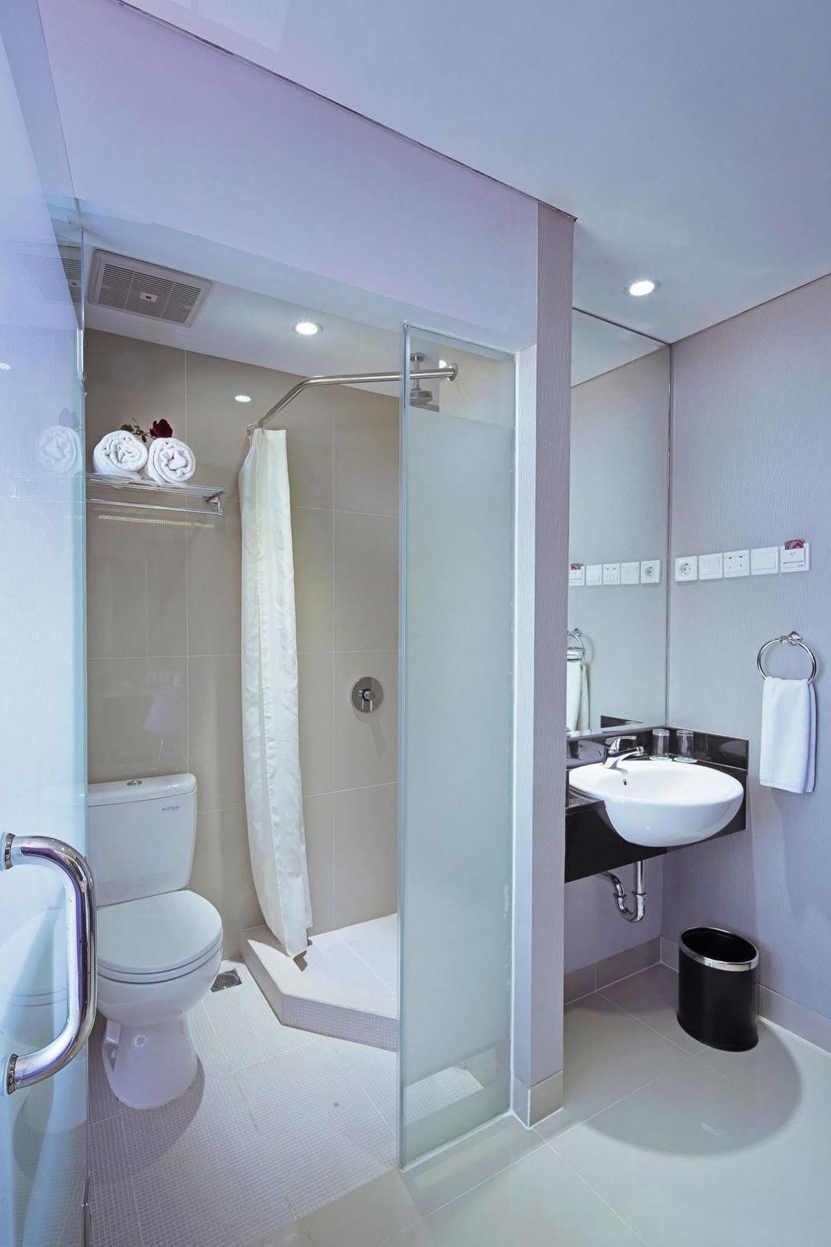 G Suites Hotel By Amithya Surabaya Ngoại thất bức ảnh